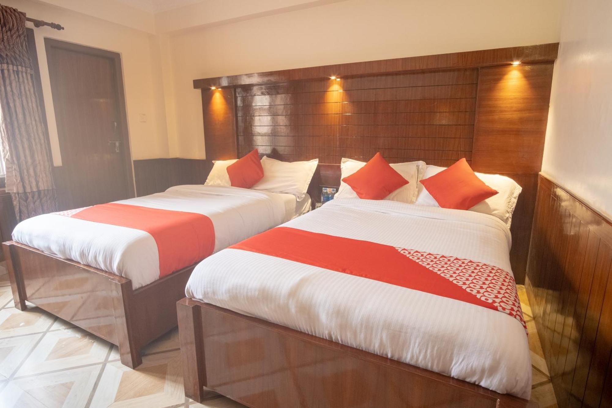 Oyo 304 Hotel Manama Balaju Exterior photo