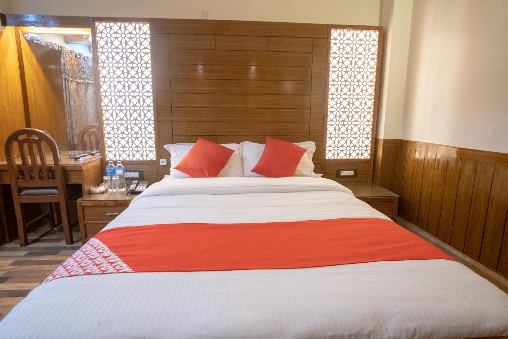 Oyo 304 Hotel Manama Balaju Exterior photo