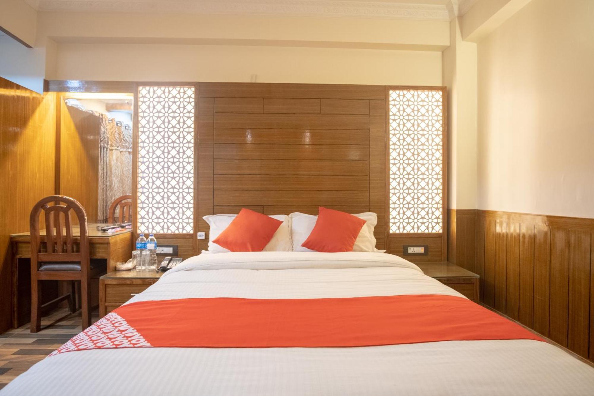 Oyo 304 Hotel Manama Balaju Exterior photo